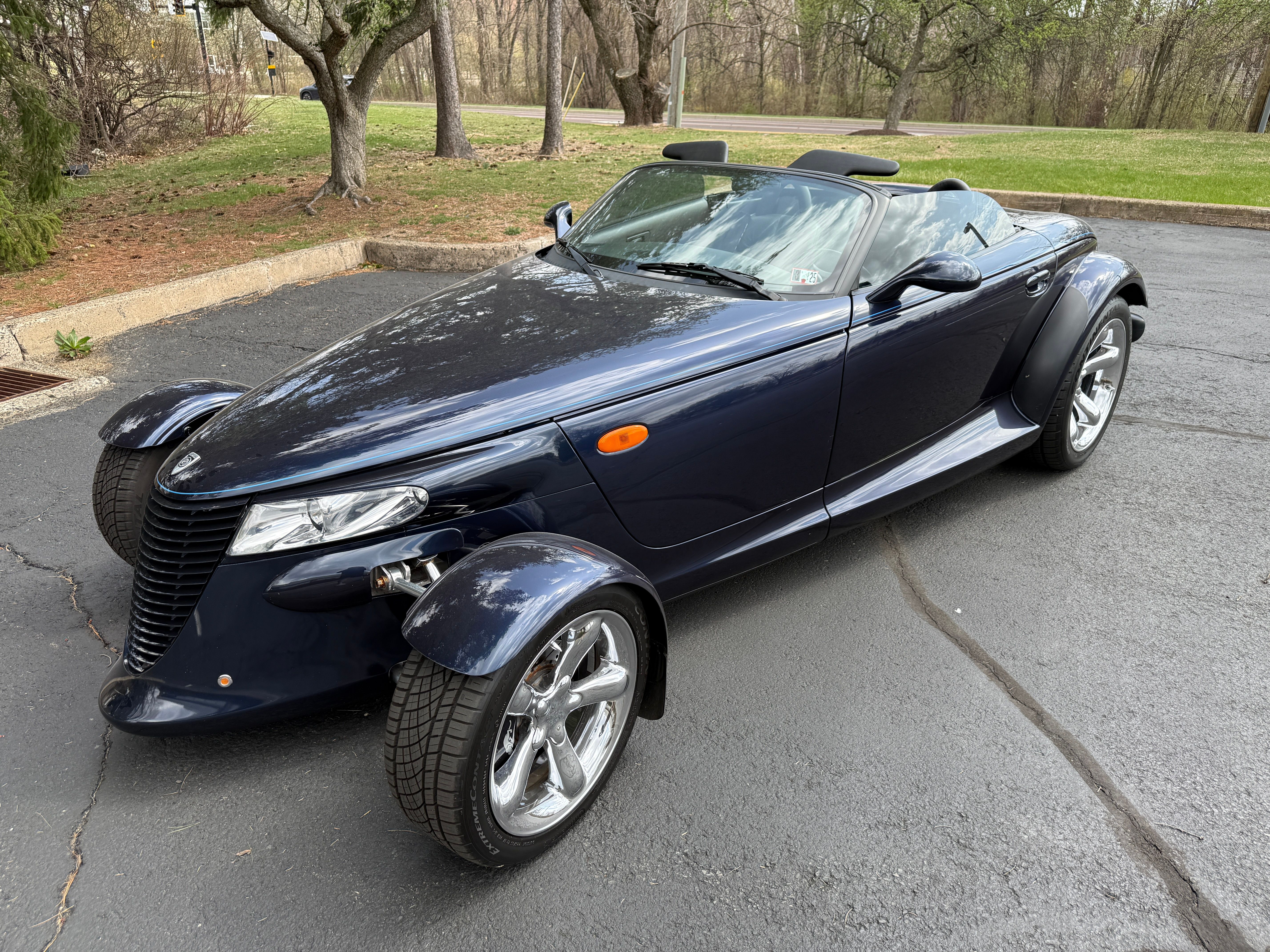 Used 2001 Chrysler Prowler RWD image 1