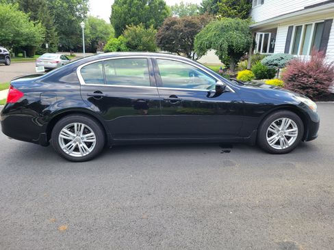 Used 2013 INFINITI G37 x Sedan w/ Premium Pkg image 2