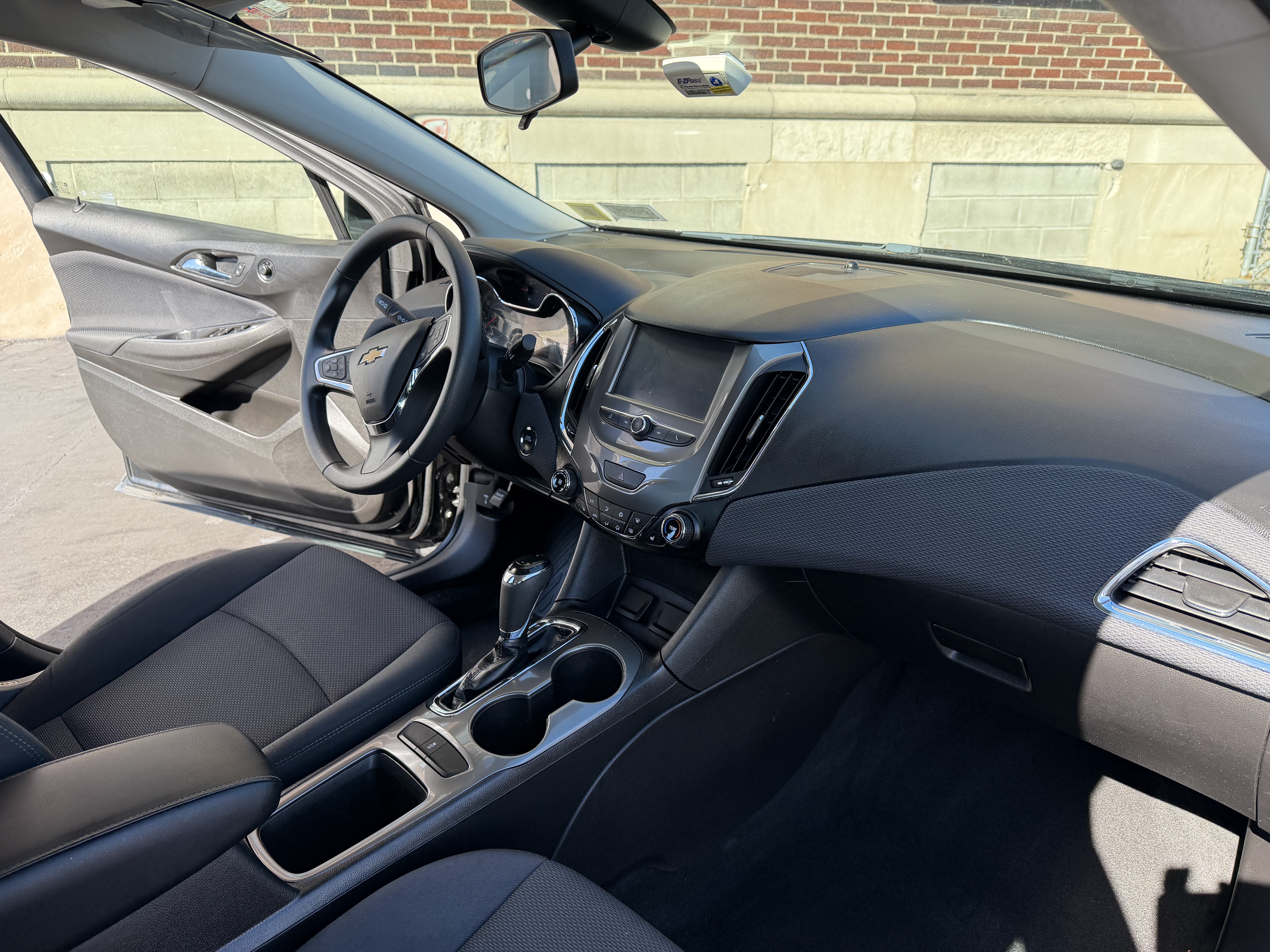Used 2018 Chevrolet Cruze LT w/ Convenience Package FWD image 13