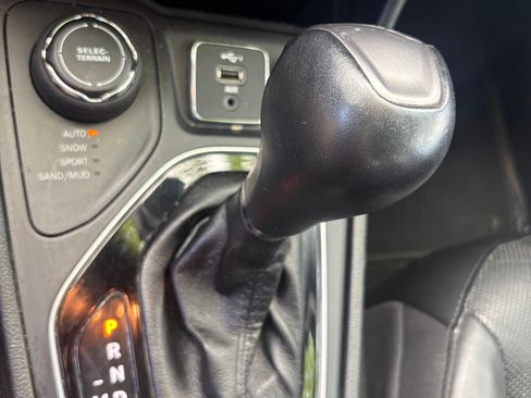 Used 2020 Jeep Cherokee Limited AWD/4WD image 18