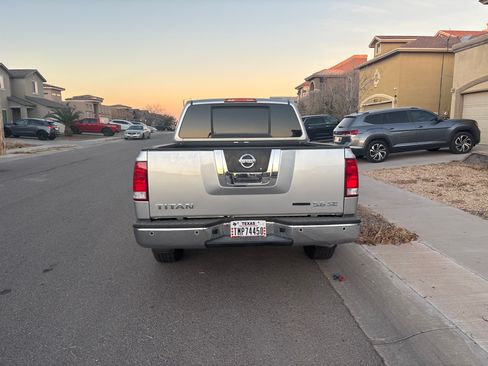 Used 2010 Nissan Titan SE w/ SE Popular Equipment Pkg RWD image 4