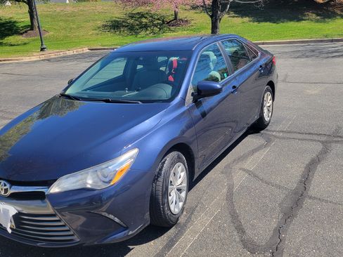 Used 2016 Toyota Camry LE image 2