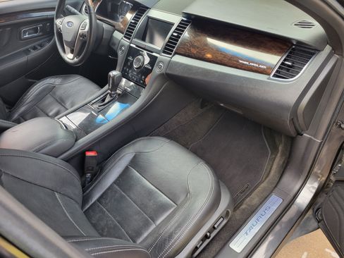 Used 2015 Ford Taurus Limited w/ Equipment Group 301A image 9