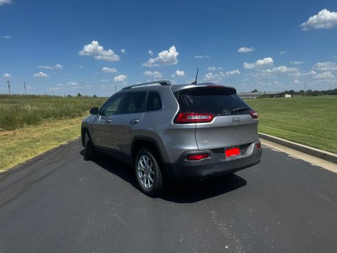 Used 2018 Jeep Cherokee Latitude Plus FWD image 5