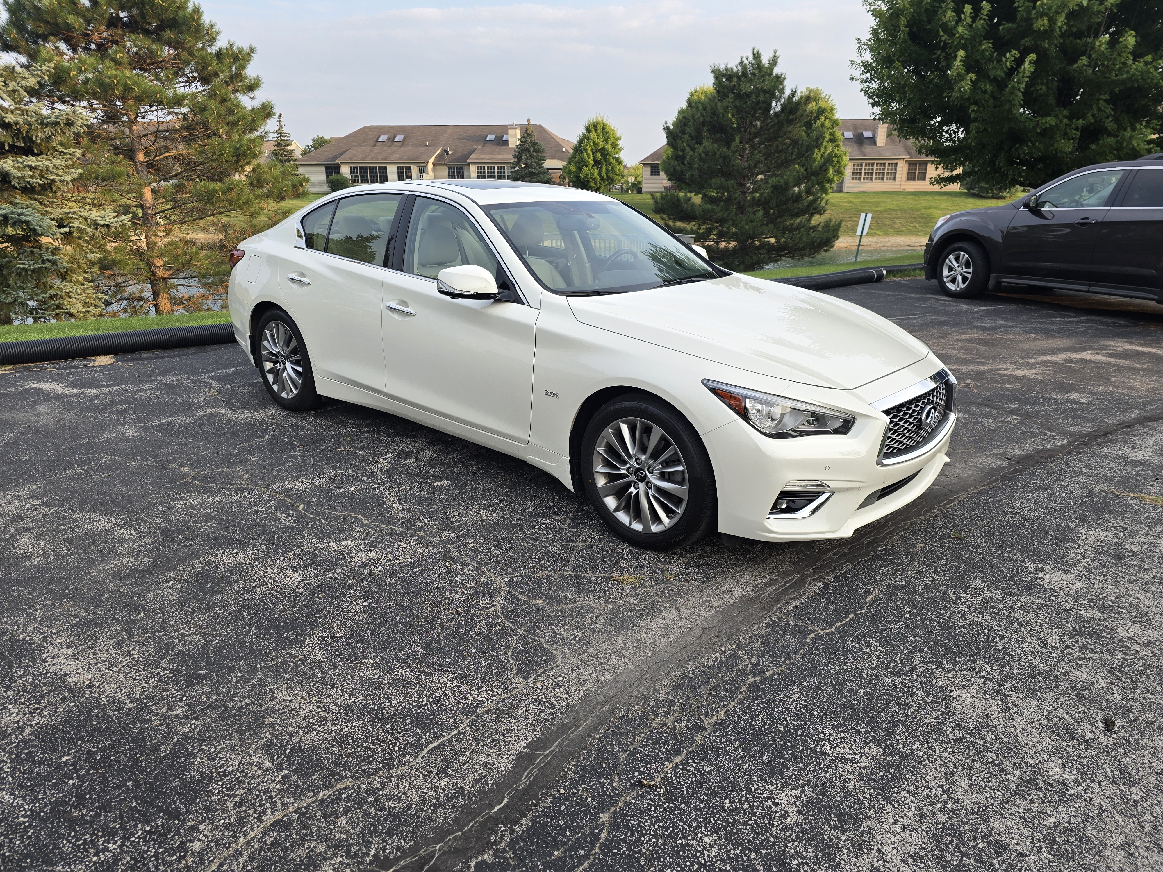 Used 2020 INFINITI Q50 Luxe w/ Essential Package (3.0T Luxe) AWD/4WD image 1