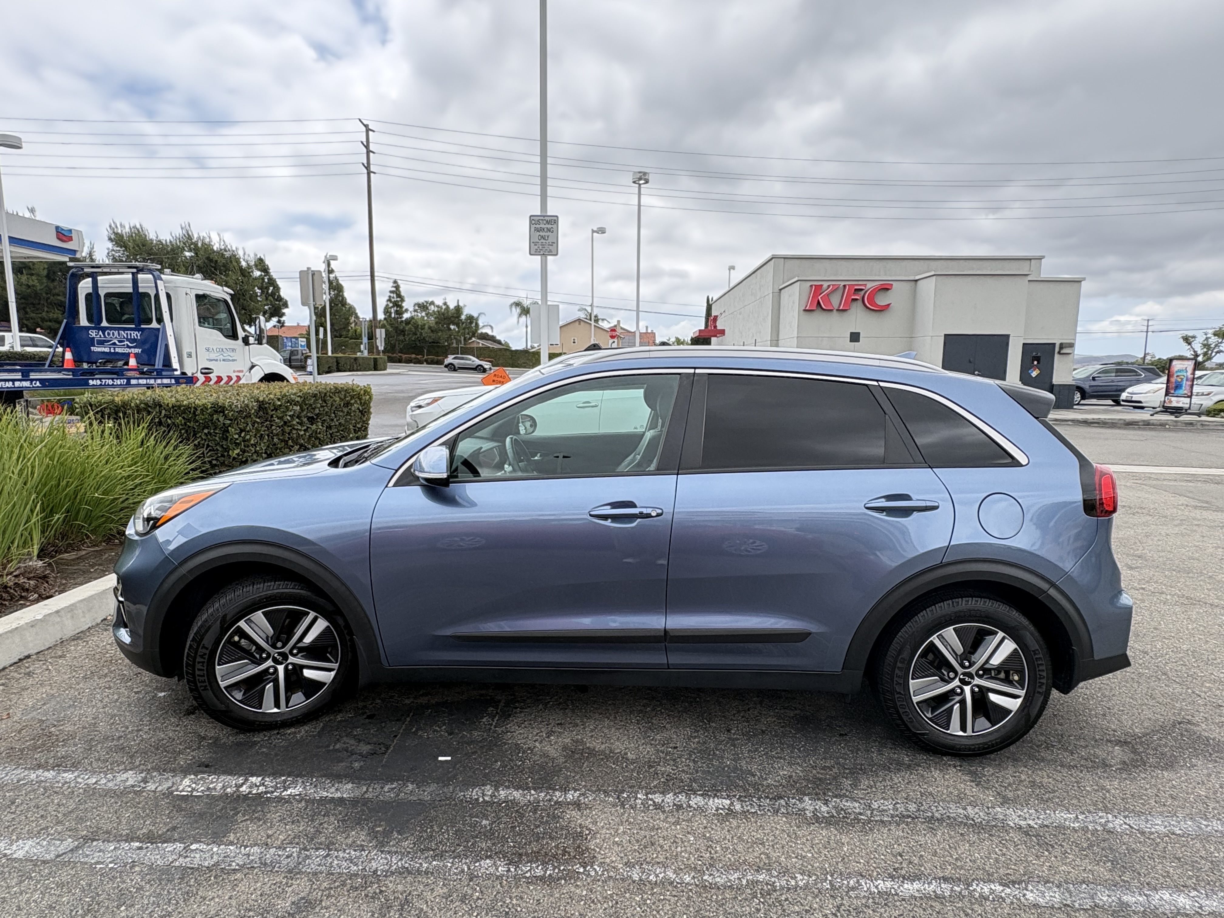 Used 2022 Kia Niro EX Premium FWD image 1
