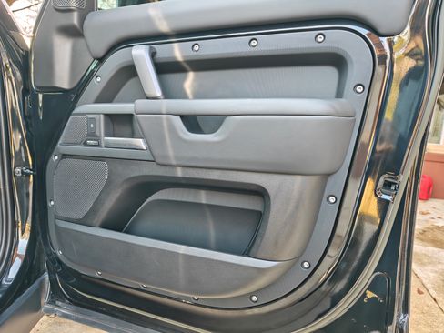 Used 2023 Land Rover Defender 110 X-Dynamic SE image 11