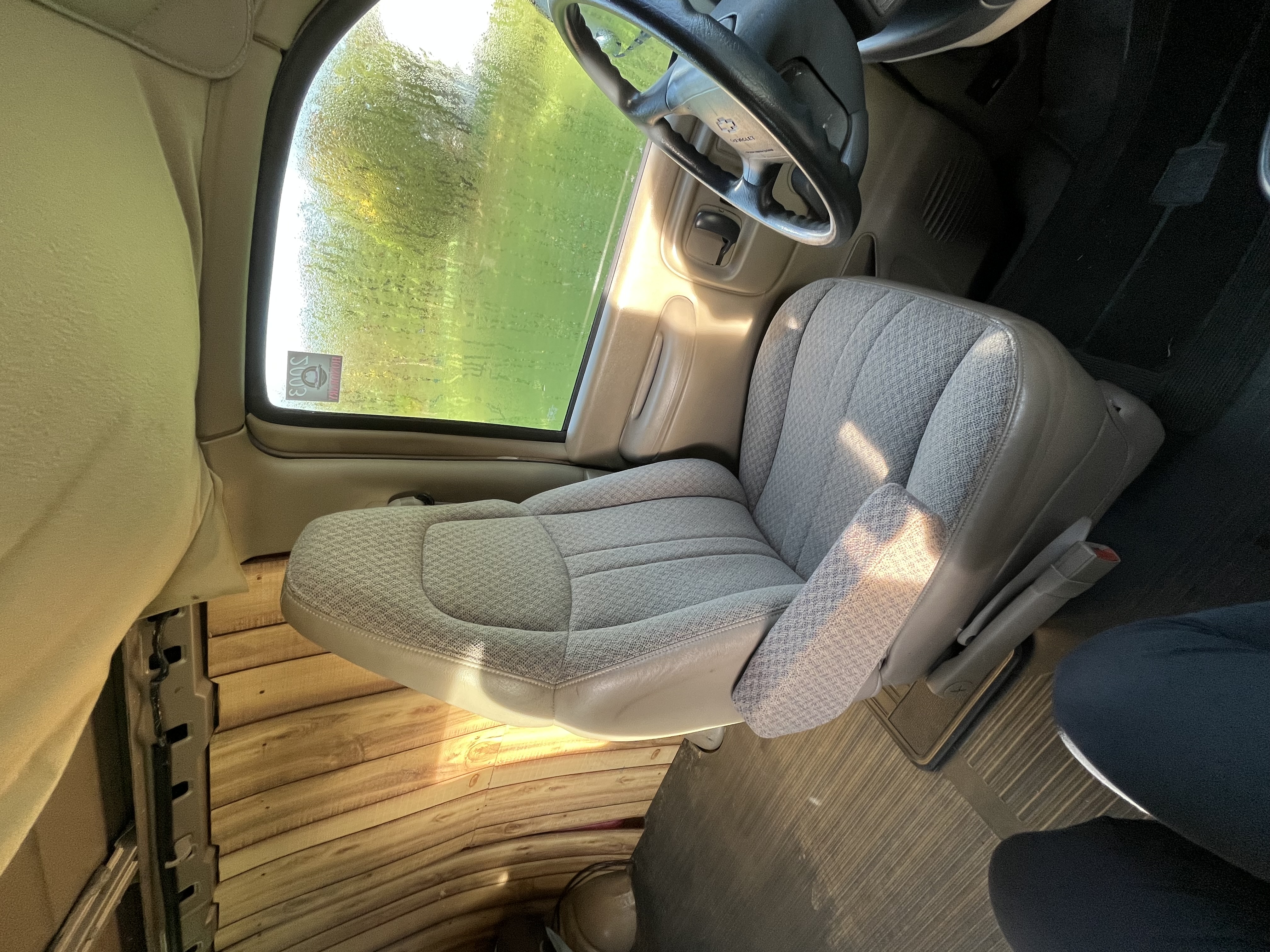 Used 1997 Chevrolet Express 1500 w/ Preferred Equipment Group 2 RWD image 27