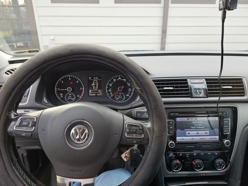 Used 2015 Volkswagen Passat TDI SE image 2