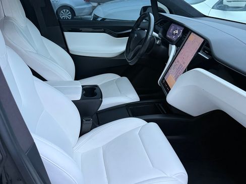 Used 2018 Tesla Model X 75D image 12