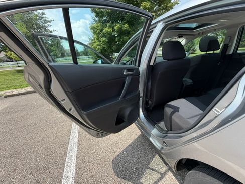 Used 2011 MAZDA MAZDA3 i Touring FWD image 15