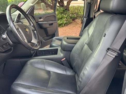 Used 2014 Chevrolet Silverado 2500 LTZ w/ LTZ Plus Package image 8