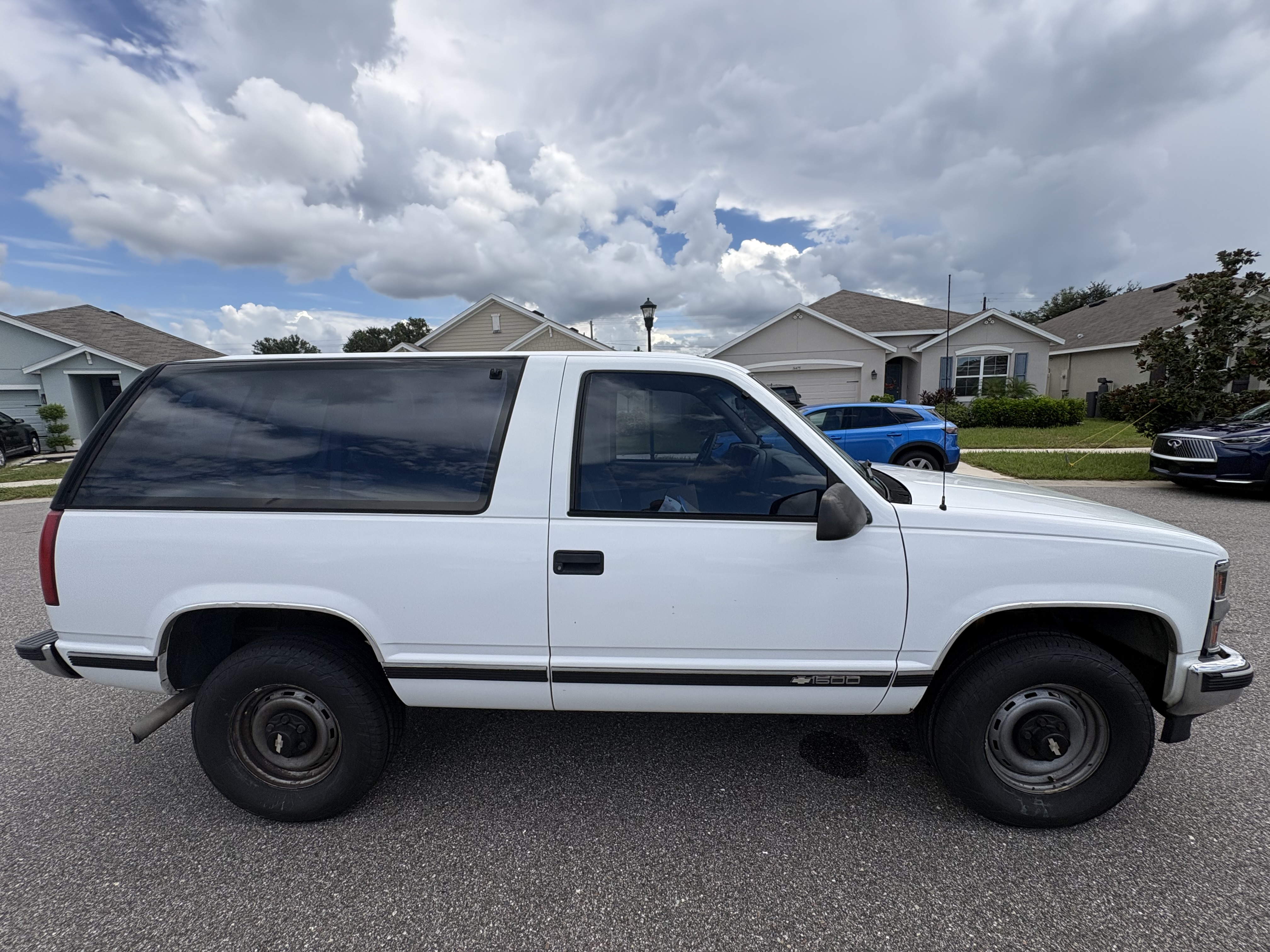 Used 1997 Chevrolet Tahoe 4WD 2-Door w/ Skid Plate Pkg image 12