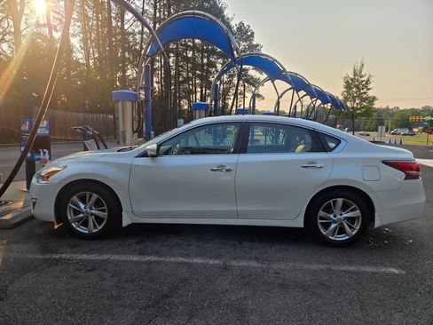 Used 2015 Nissan Altima 2.5 SL w/ Moonroof Package FWD image 8
