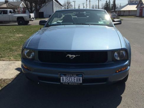 Used 2005 Ford Mustang Deluxe Convertible image 1