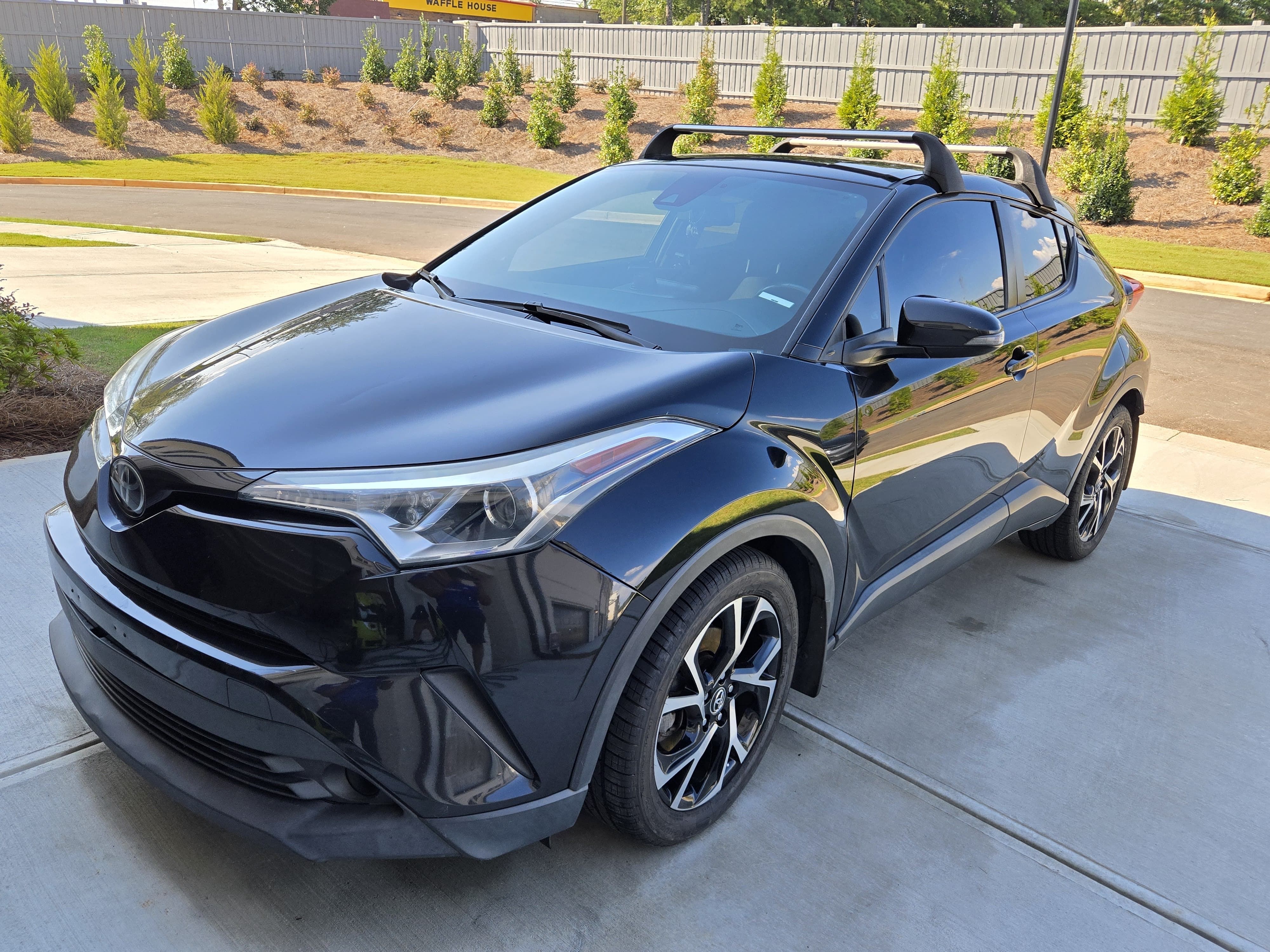 Used 2018 Toyota C-HR XLE FWD image 1