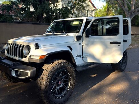 Used 2025 Jeep Wrangler Unlimited Sahara w/ Safety Group image 2