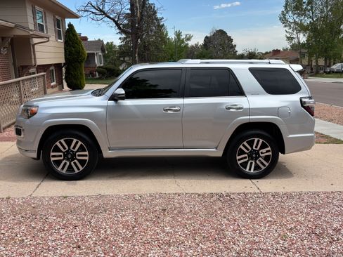 Used 2015 Toyota 4Runner Limited AWD/4WD image 2