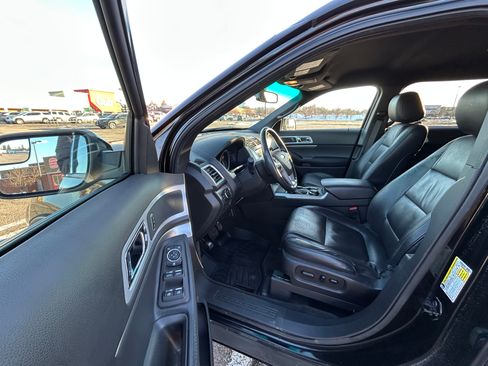 Used 2014 Ford Explorer XLT w/ Equipment Group 202A image 25