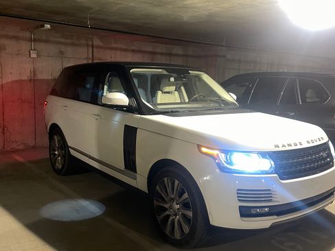 Used 2016 Land Rover Range Rover HSE image 12