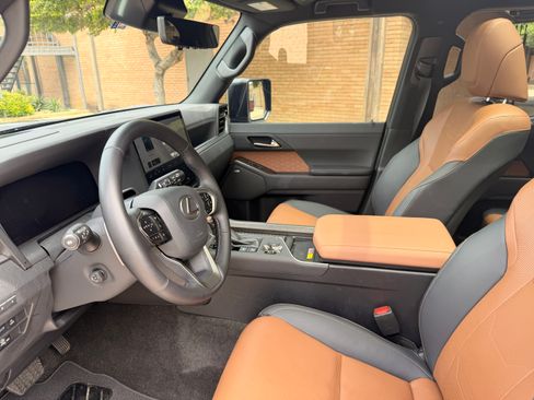 Used 2025 Lexus GX 550 w/ Cold Area Package image 13