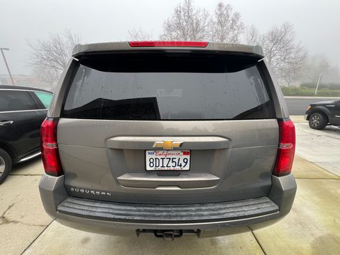 Used 2018 Chevrolet Suburban LT image 8