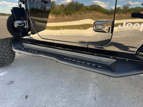 Used 2021 Jeep Wrangler Unlimited Rubicon w/ Trailer Tow Package image 19