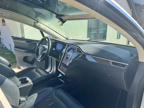 Used 2016 Tesla Model X 75D image 13
