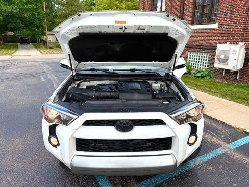 Used 2017 Toyota 4Runner TRD Off-Road Premium AWD/4WD image 18