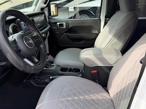 Used 2021 Jeep Gladiator Sport image 10