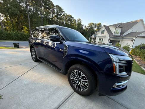 Used 2025 Nissan Armada Platinum AWD/4WD image 2