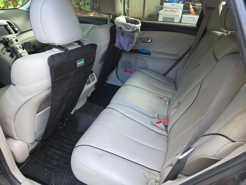 Used 2013 Toyota Venza Limited image 8