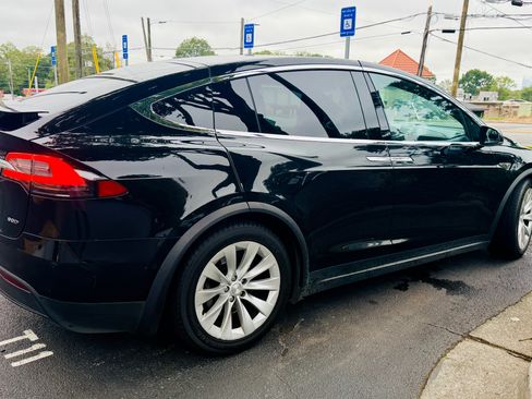 Used 2016 Tesla Model X 60D image 2