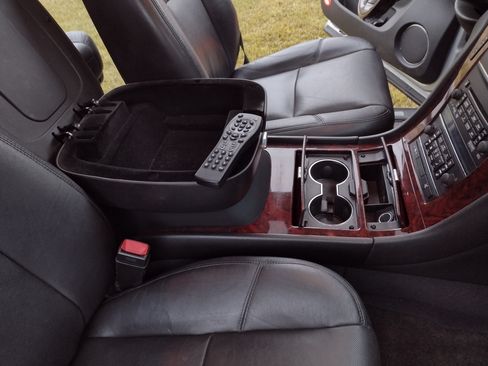 Used 2013 Cadillac Escalade ESV Premium image 22