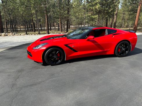 Used 2015 Chevrolet Corvette Stingray Coupe w/ 2LT Preferred Equipment Group image 5