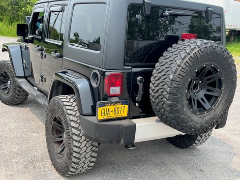 Used 2013 Jeep Wrangler Unlimited Sahara w/ Dual Top Group image 4