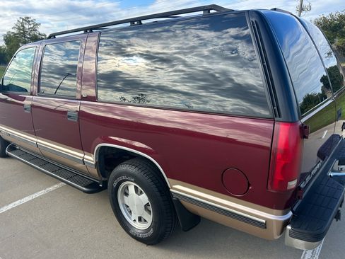 Used 1999 GMC Suburban Sport Utility w/ Marketing Opt Pkg 3 image 12