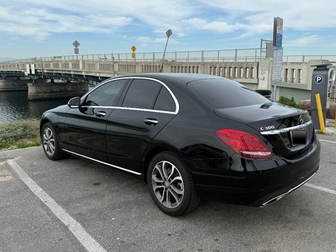 Used 2017 Mercedes-Benz C 300 4MATIC Sedan image 4