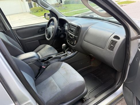 Used 2006 Ford Escape XLS FWD image 2