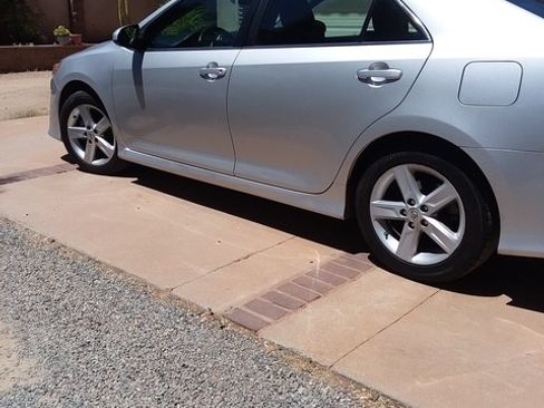 Used 2013 Toyota Camry SE image 1