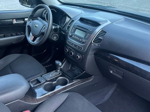 Used 2014 Kia Sorento LX AWD/4WD image 12