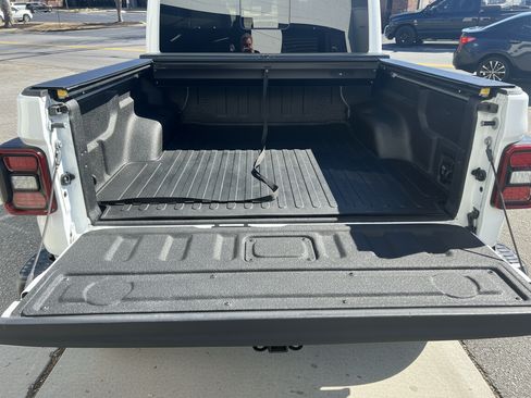 Used 2022 Jeep Gladiator Rubicon w/ LED Lighting Group image 12