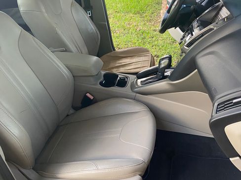 Used 2012 Ford Focus SEL image 9