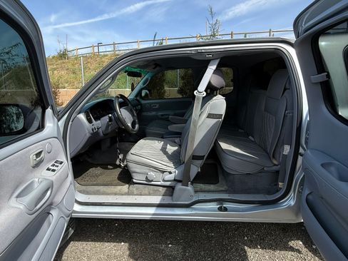 Used 2000 Toyota Tundra SR5 image 9