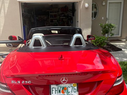 Used 2015 Mercedes-Benz SLK 250 w/ Premium Package image 2