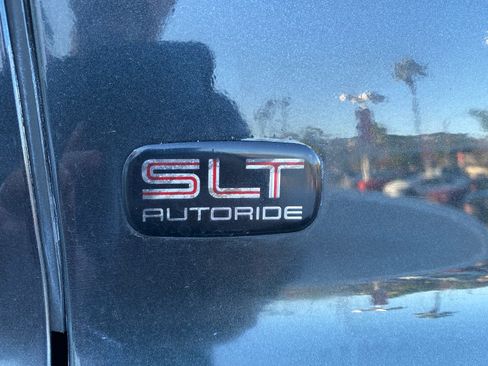 Used 2005 GMC Yukon XL SLT w/ SLT Preferred Equipment Group image 4