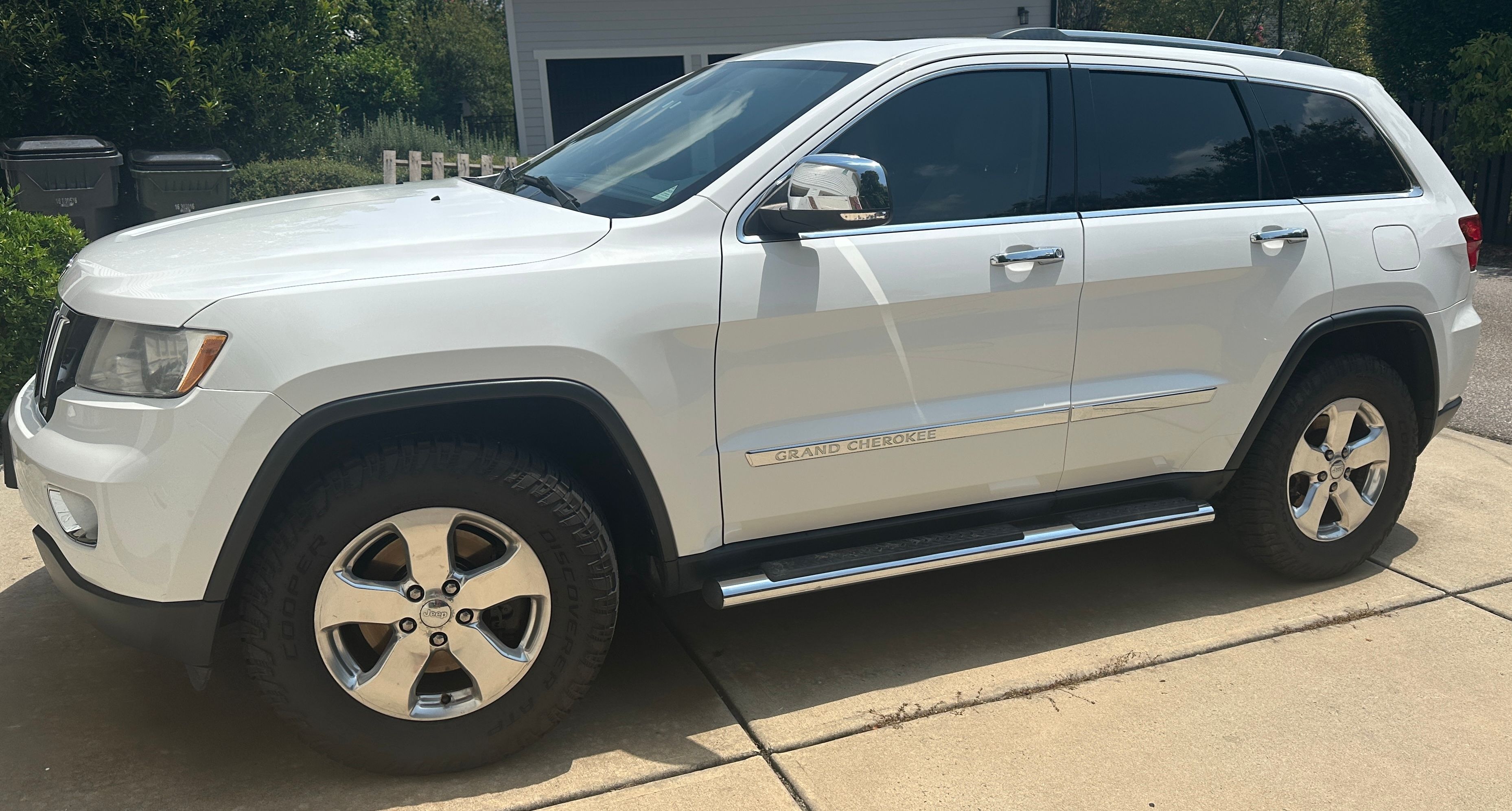 Used 2013 Jeep Grand Cherokee Limited AWD/4WD image 2