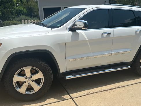 Used 2013 Jeep Grand Cherokee Limited AWD/4WD image 2