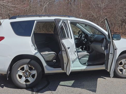 Used 2011 Toyota RAV4 4WD w/ Base L4 Extra Value Pkg image 16