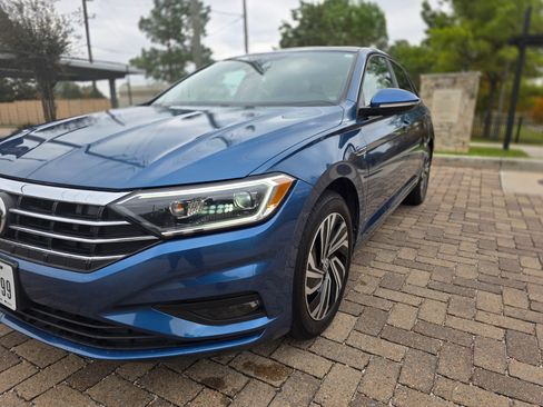 Used 2021 Volkswagen Jetta SEL Premium image 2